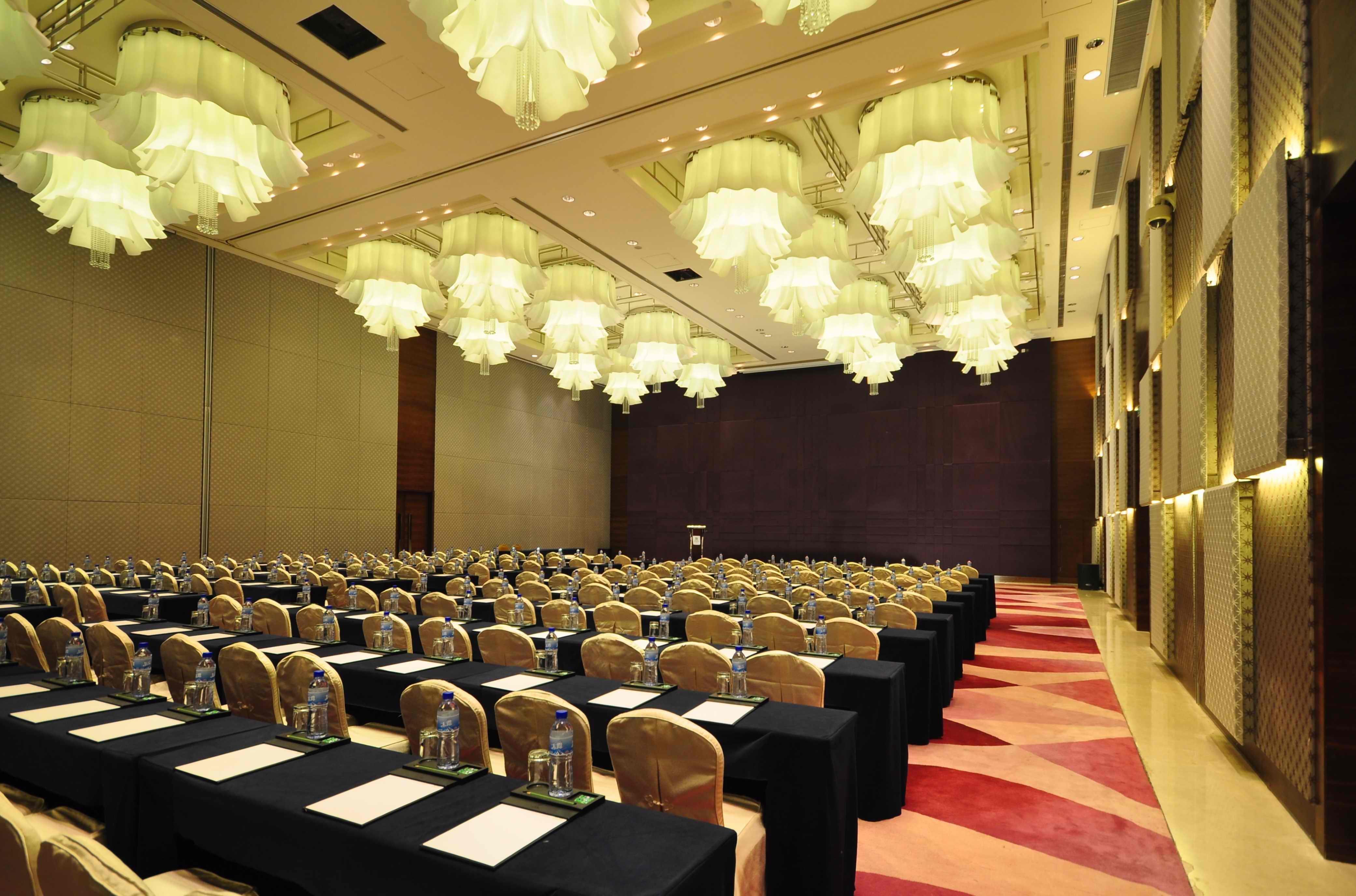 Holiday Inn Qingdao City Center By Ihg - May 4Th Square Ngoại thất bức ảnh