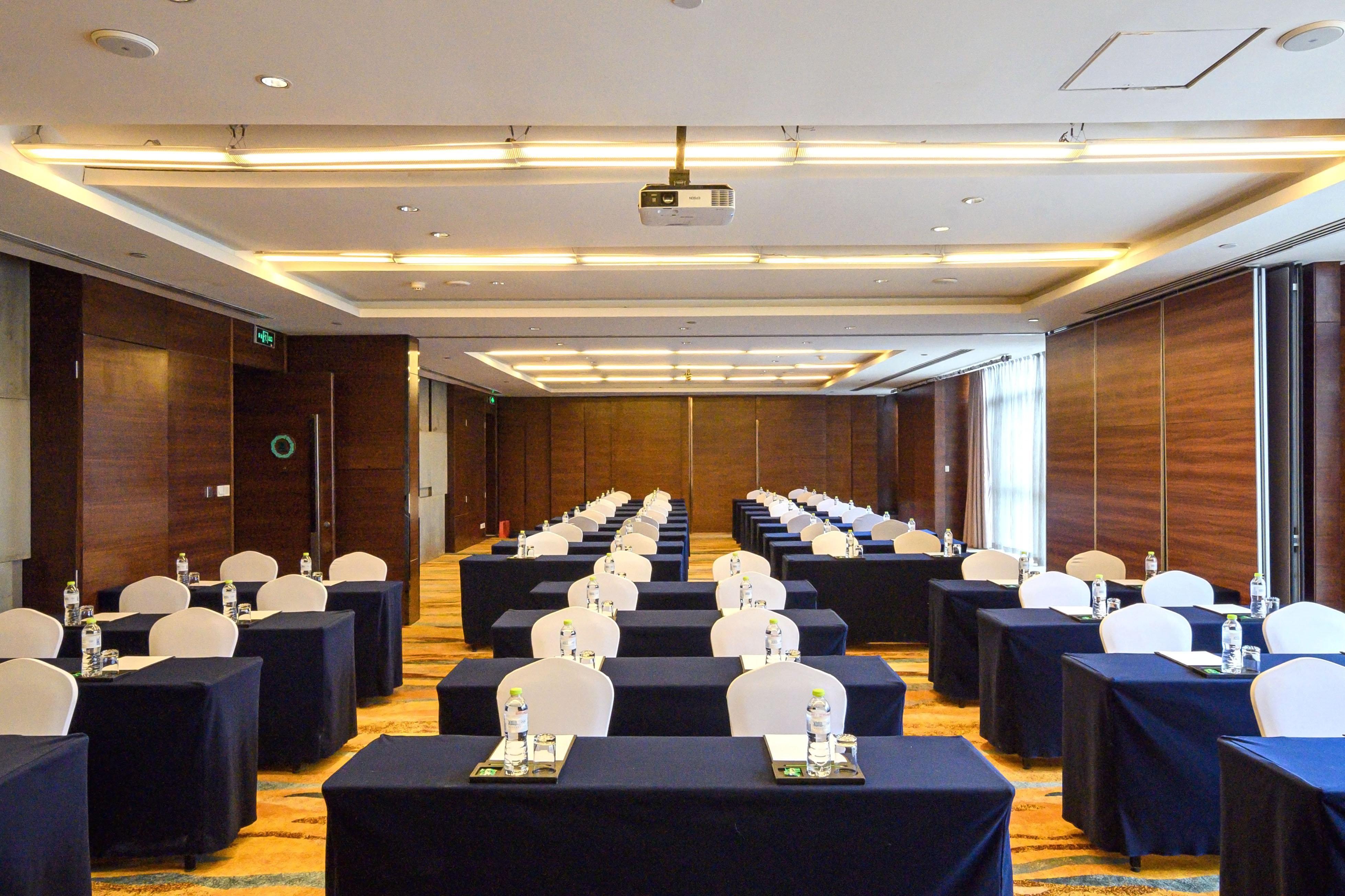 Holiday Inn Qingdao City Center By Ihg - May 4Th Square Ngoại thất bức ảnh