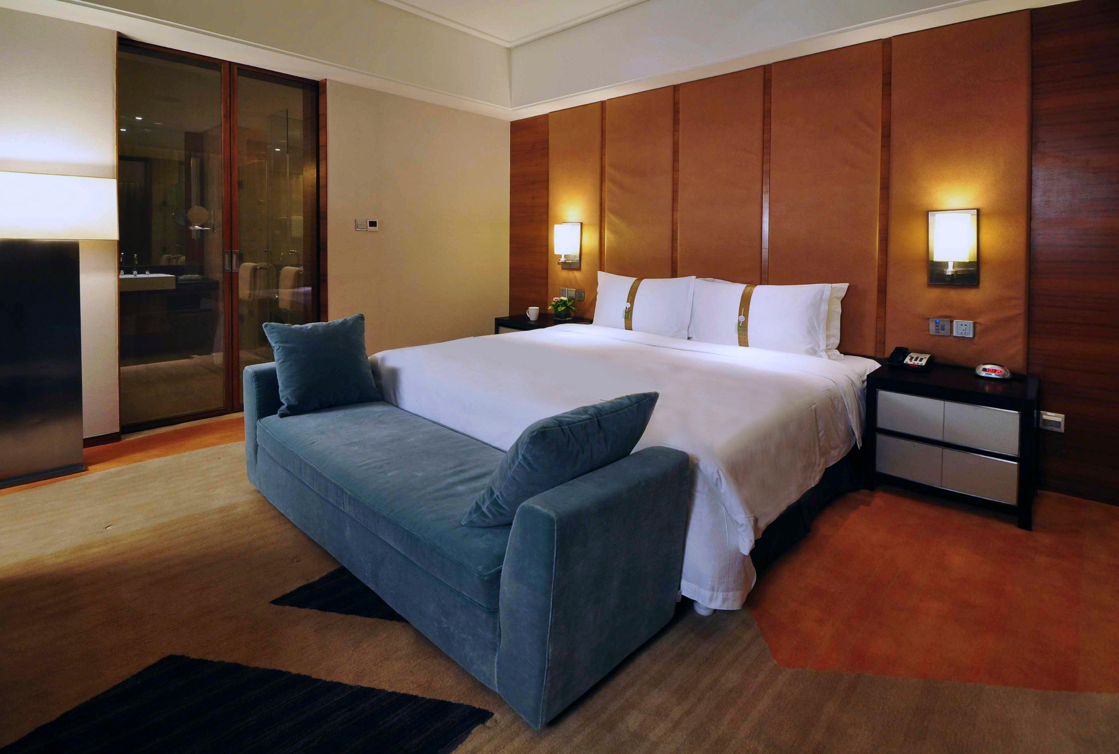 Holiday Inn Qingdao City Center By Ihg - May 4Th Square Ngoại thất bức ảnh